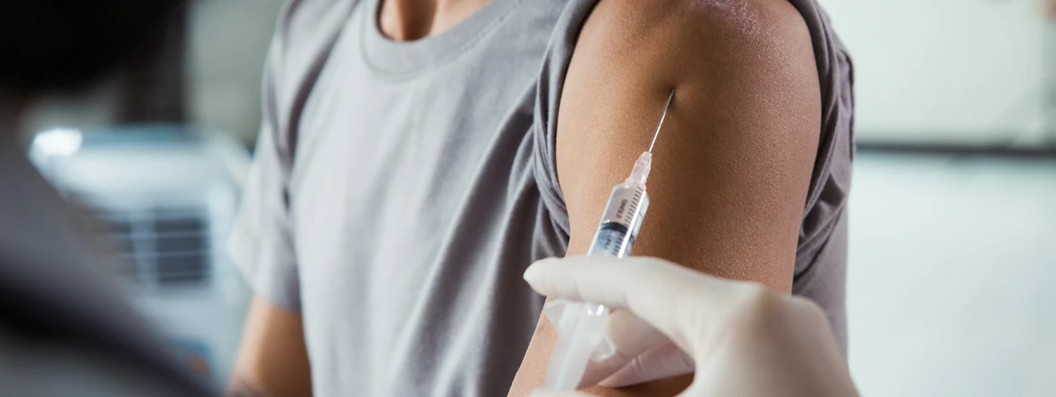 szczepienie w&nbsp;rękę